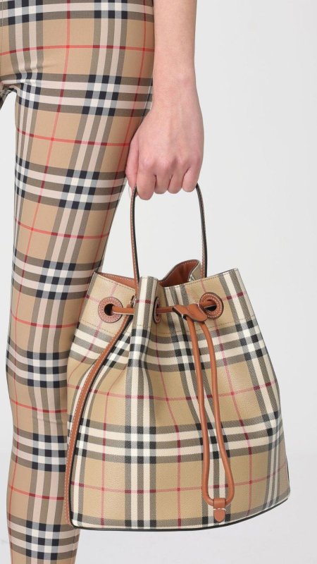 شنطة - Burberry ماستر / شامل علبة الشركة مقاس كبير